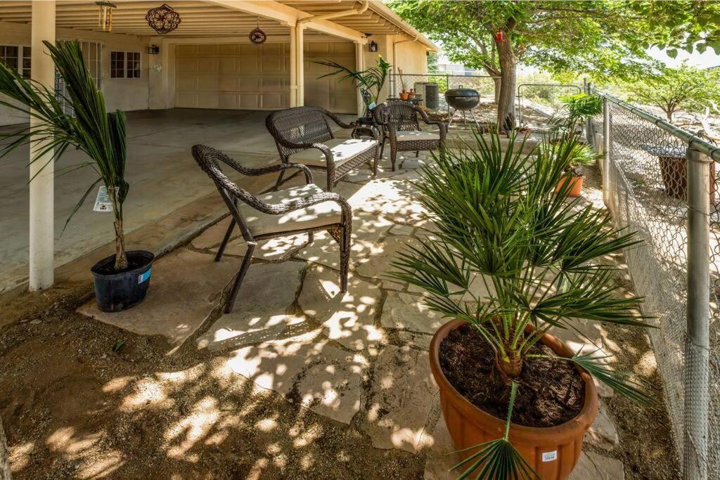 The Triple Palms Villa Kingman Exterior photo